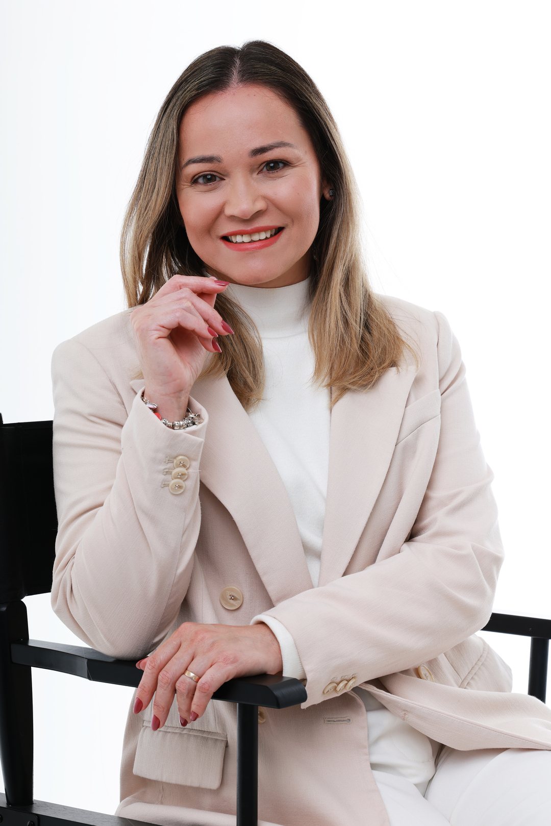 Andréa Porfírio em ambiente de consulta.